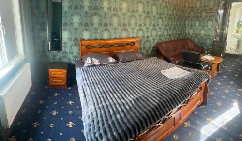 Zuhanyzó, Шервуд in Zhytomyr