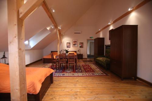 5 twin beds