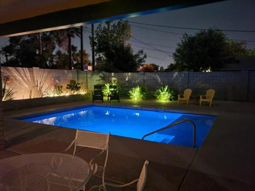 Tranquil Desert Oasis with Pool – khách sạn tại Camelback Corridor