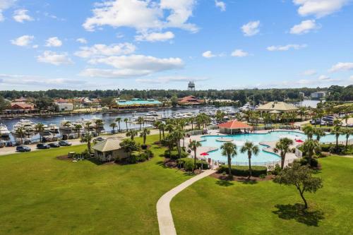 Barefoot Resort- Stay in style Waterway View, Pool, Hot Tub