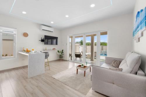 Dreamy Getaway w/ Private Pool | BBQ |5min Airport in Muu