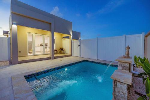 Dreamy Getaway w/ Private Pool | BBQ |5min Airport in Muu
