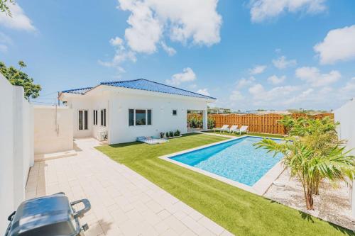 Cozy Villa, BBQ, Spacious Outdoor, Pool, 6 Sleeps in Paradera