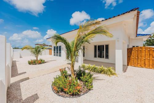 Cozy Villa, BBQ, Spacious Outdoor, Pool, 6 Sleeps in Paradera