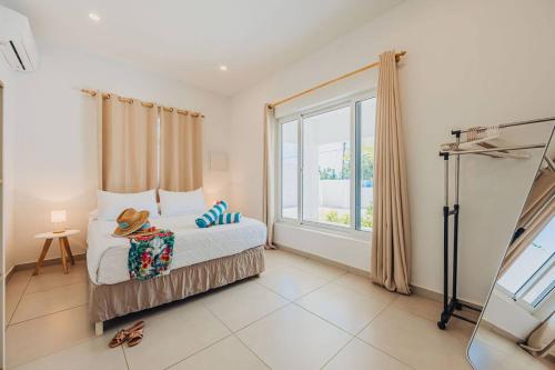 Cozy Villa, BBQ, Spacious Outdoor, Pool, 6 Sleeps in Paradera