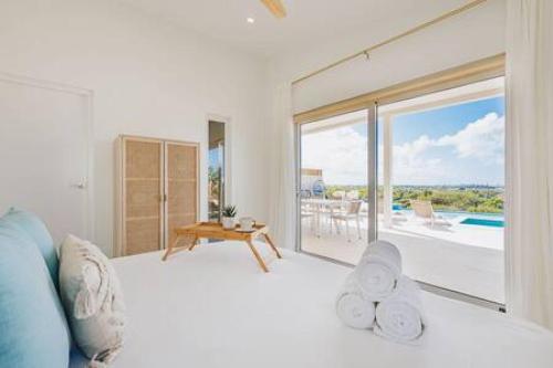 Stunning Sunset Views, Big Pool, Hot Tub, Sleeps 8 – khách sạn tại Kudawecha