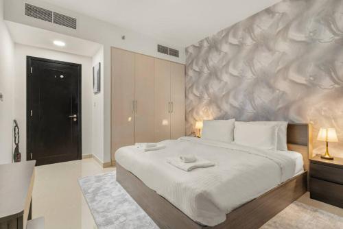 Charming 1BR with Balcony and City View in JVC - image 12