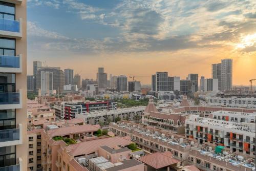 Charming 1BR with Balcony and City View in JVC - image 14