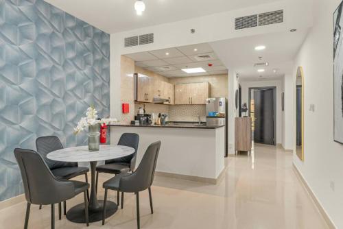 Charming 1BR with Balcony and City View in JVC - image 10