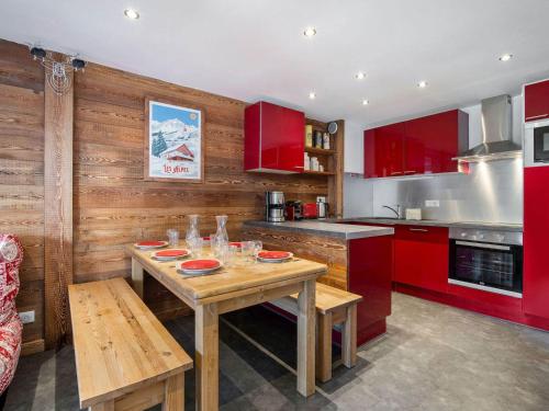 Appartement rénové 2 pièces cabine avec parking, près des pistes à Courchevel - FR-1-563-93 (Appartement renove 2 pieces cabine avec parking, pres des pistes a Courchevel - FR-1-563-93) in Courchevel
