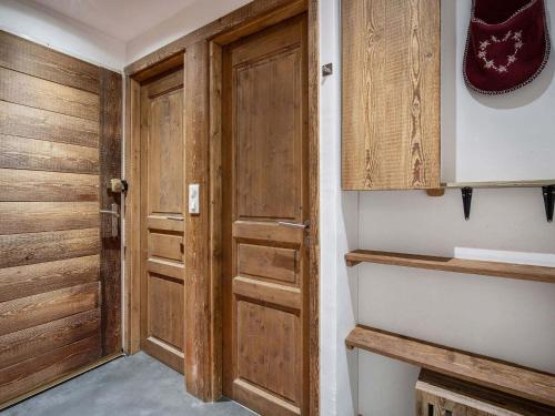 Appartement rénové 2 pièces cabine avec parking, près des pistes à Courchevel - FR-1-563-93 (Appartement renove 2 pieces cabine avec parking, pres des pistes a Courchevel - FR-1-563-93) in Courchevel