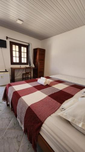 1 queen bed, 2 twin beds