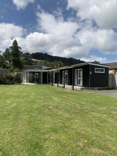 Hosts on the Coast Pawprint Cabins, Whitianga