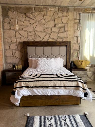 1 queen bed, 1 twin bed