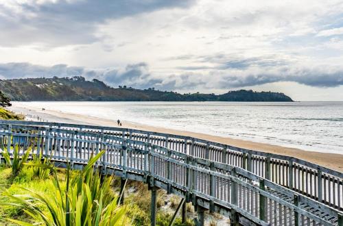 شاطئ, Beachfront on Waiheke in وايهيكى أيلاند