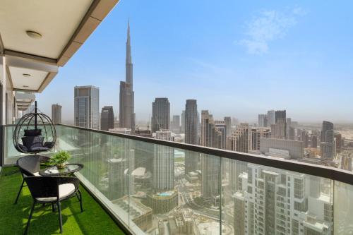 Luxe High-Rise with Burj Khalifa and Sunset view, Dubaj