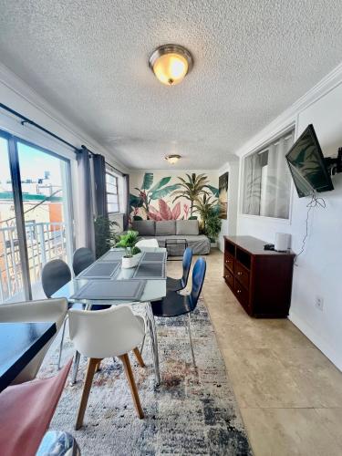 South Beach Apartment with Parking