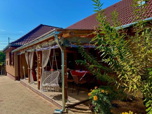 Szofi Vendégház (Szofi Vendeghaz) in โคโรเชกี