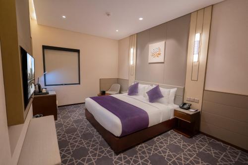 Diar Alkhalidiya Hotel - Tap to explore photos