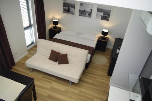 2 bedrooms, 5 beds