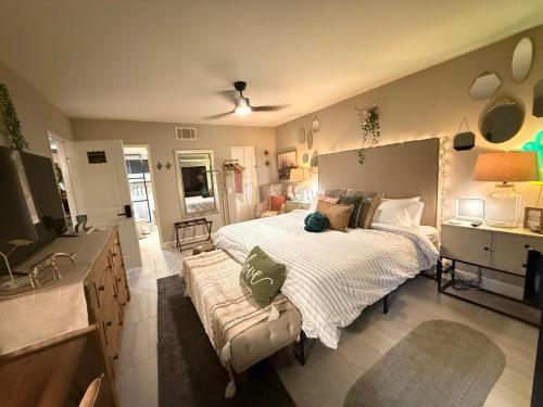 Spacious 1 BR villa on golf course with epic views! in Palm Desert, USA