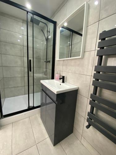Modern en-suite rooms Luton air port - Studham