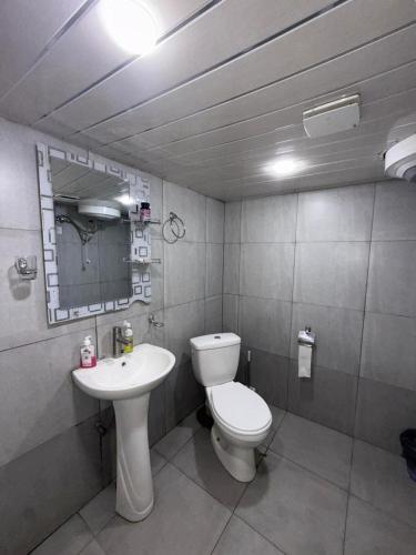 Zuhanyzó, Paronyan 20 guest hause in Jereván