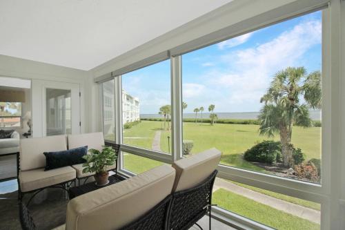 Beach Breeze Waterfront Luxe Condo on LBK in ลองโบทคีย์ (FL)
