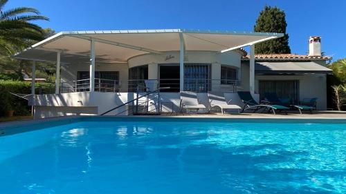 Lou Mazett 2465 villa