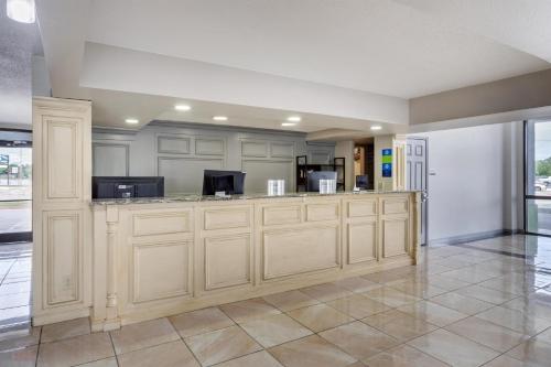 SureStay Studio by Best Western Victoria in Victoria, USA