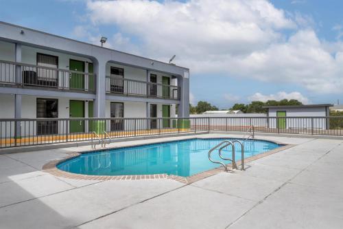 SureStay Studio by Best Western Victoria in Victoria, USA