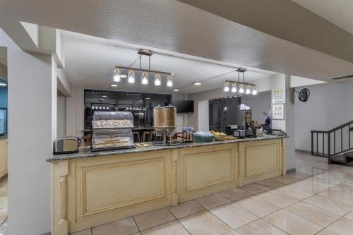 SureStay Studio by Best Western Victoria in Victoria, USA