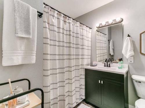 1402 Crescent - image 2