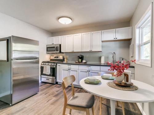 1402 Crescent - image 11