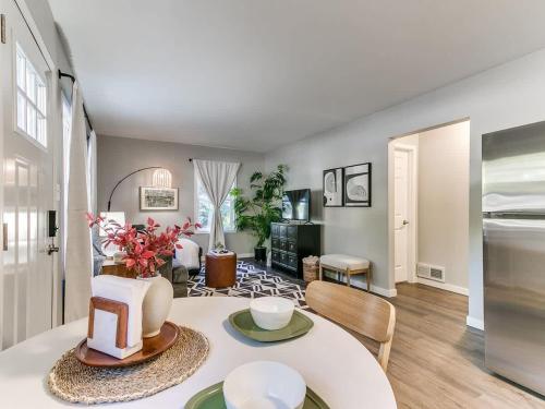 1402 Crescent - image 3