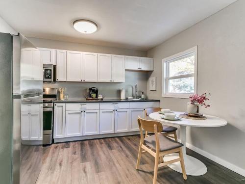 1402 Crescent - image 8