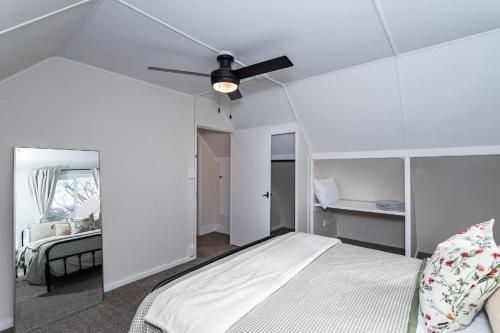 Modern 3BR Getaway-Stylish Ames - image 11
