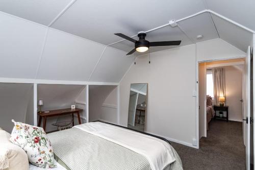 Modern 3BR Getaway-Stylish Ames - image 9