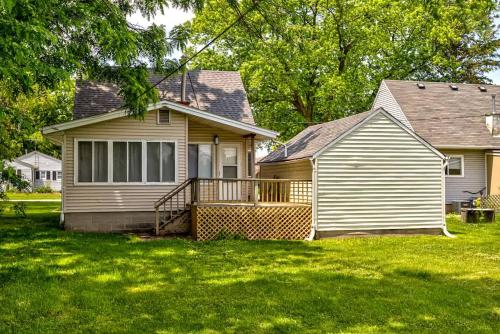 Modern 3BR Getaway-Stylish Ames - image 3