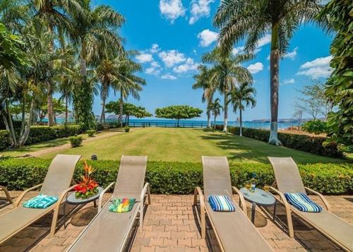 בריכת שחיה, El Destino 1b - Beachfront Escape, Pool, Patio & More in פוטררו