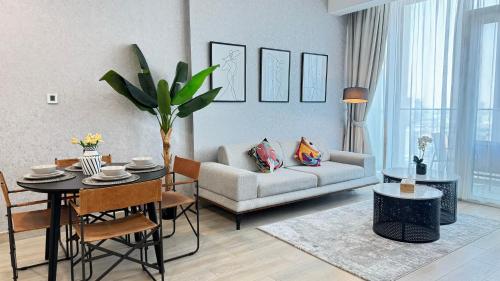 Modern & Fully Furnished 1BR in Heart of JVC, Dubái