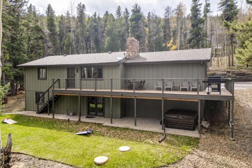 Hot Tub and Game Room Peaceful Retreat in Evergreen in Evergreen (CO)