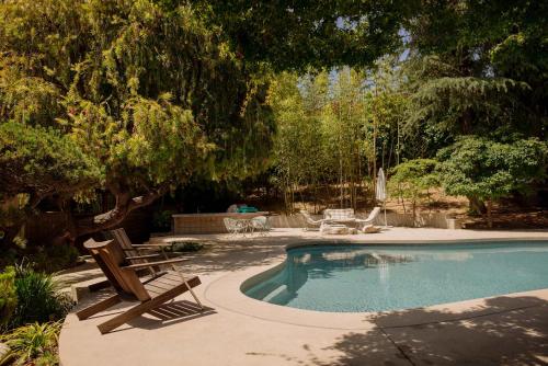 Villa Mountain Getaway with a Pool Hot Tub 5 Beds