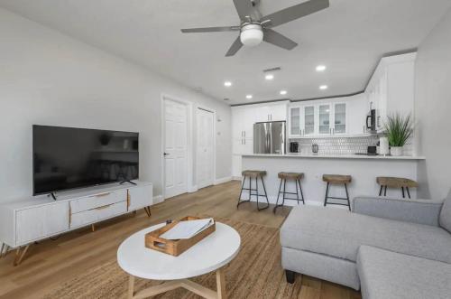 Cozy 1BR Condo Family & Pet Friendly in Apollo Beach