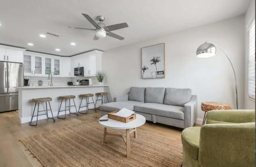 Cozy 1BR Condo Family & Pet Friendly in Apollo Beach