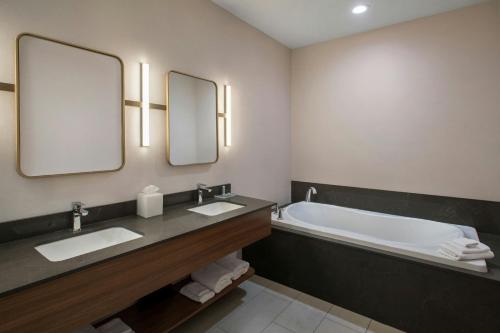 Fairfield by Marriott Inn & Suites Somerset - 화장실