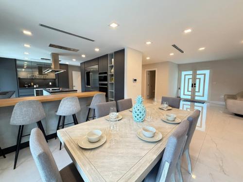 Facilities, Greenview Villa/Luxury Heated Pool Home Golf View in Kendale Lakes