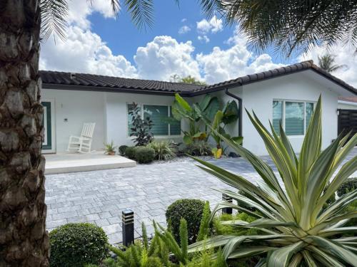 Facilities, Greenview Villa/Luxury Heated Pool Home Golf View in Kendale Lakes