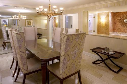 Royal Sonesta Hotel New Orleans - image 2