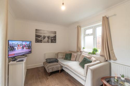 Charming 3 Bed House with Garden, Bickley